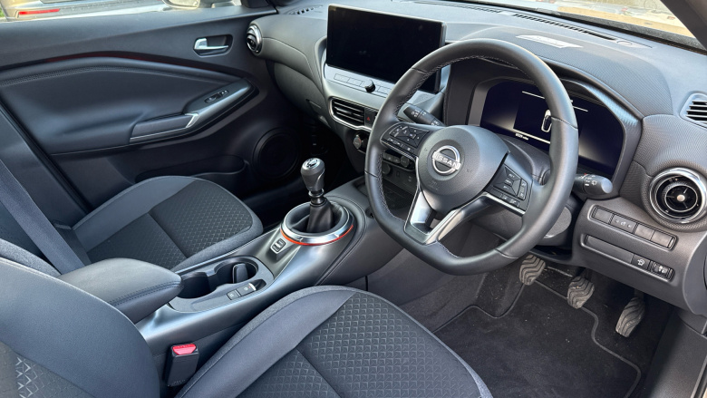 Nissan Juke 1.0 DiG-T N-Connecta 5dr Petrol Hatchback